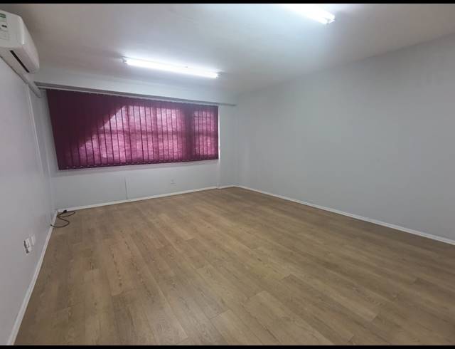 1,100M² WAREHOUSE TO LET IN MAXMEAD